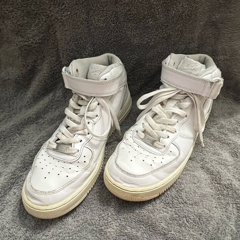 Nike Air Force 1 Mid LE